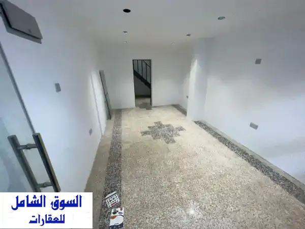 فرصة استثمارية ذهبية: محل تجاري طابقين...