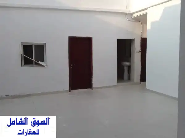 فرصة العمر: بيت عربي فسيح للبيع في النخيل | 6 غرف، 2000 قدم | استثمار ذكي بـ 800 ألف!