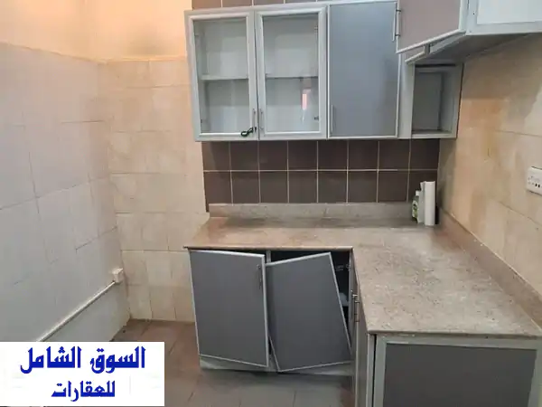 للإيجار: شقة في بيت مدخل خاص، تشمل الكهرباء. تتكون...