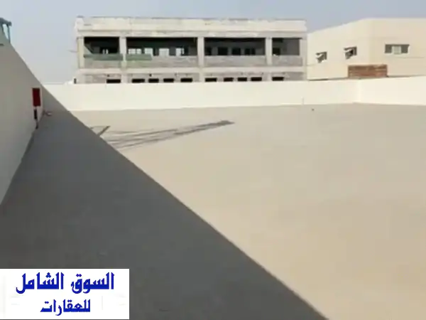 أرض محوطة بها مكتبين وحمام في الصجعة أب صناعية...