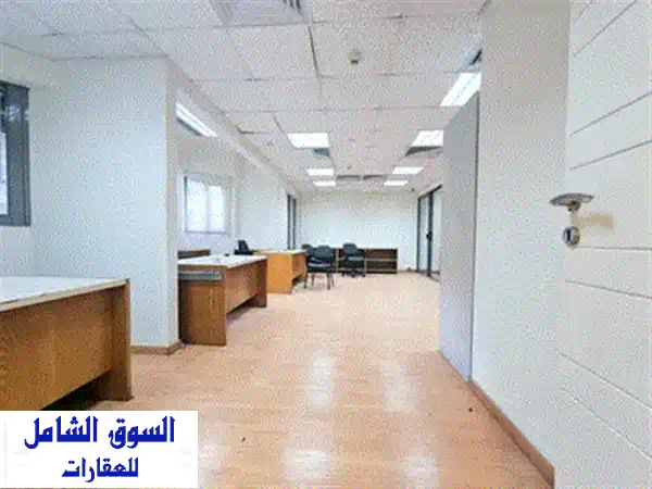 فرصة ذهبية: محل تجاري فاخر 95م2 للإيجار في قلب بادارو، بيروت | موقع استراتيجي وترافيك مرتفع