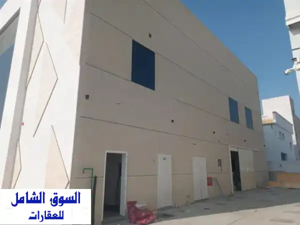 مستودع للإيجار في الجرف الصناعية عجمان مع ميزانين مساحة الأرضي 4700 قدم مربع الميزانين 2800 قدم ...