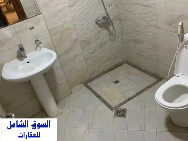 عرض حصري: غرفة وصالة مميزة للايجار في الرميلة عجمان | شامل الفواتير والإنترنت | قرب كورنيش عجمان بـ 4000 درهم!