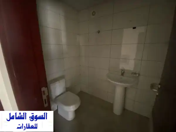 مكتب ميزانين فاخر للإيجار بالجرف الصناعية 2 | موقع استراتيجي ودفعات مريحة