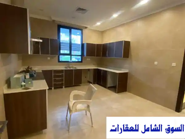 للايجار دور أرضي فاخر 5 غرف ماستر في أبو فطيرة | أول ساكن | مساحات واسعة | الترا هومز