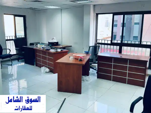 فرصة ذهبية: مكتب تجاري فاخر للإيجار في حولي 149م - موقع استراتيجي ومواقف متوفرة!