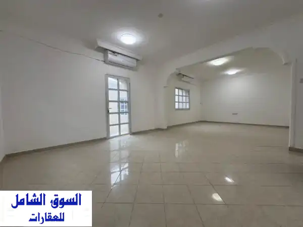 للبيع فيلا راقية في منطقة النخيلات في الشارقة /...