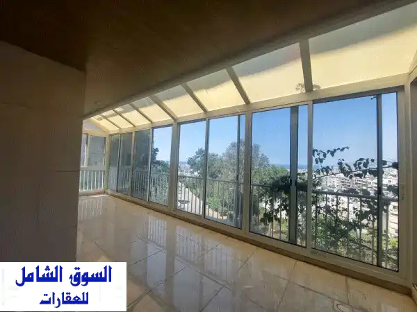 شقة أحلامك للبيع في مار روكز، المتن: 220 متر...