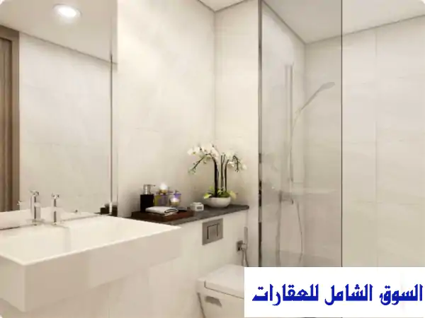 شقة فاخرة للبيع الشارقة: إطلالة بحرية كاملة | مقدم...