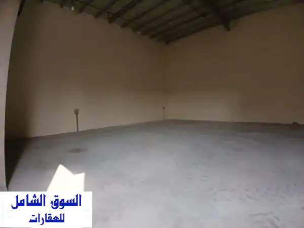 مستودع للإيجار بأم القيوين: 2600 قدم² | موقع استراتيجي...