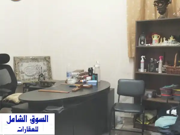 محل اداري للبيع 300م بوكلي 2 حمام الدور الأرضي...