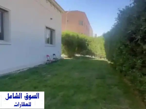 فيلا فاخرة للإيجار بالقيروان: 7 غرف نوم، حديقة خاصة، دورين وربع بموقع استثنائي!