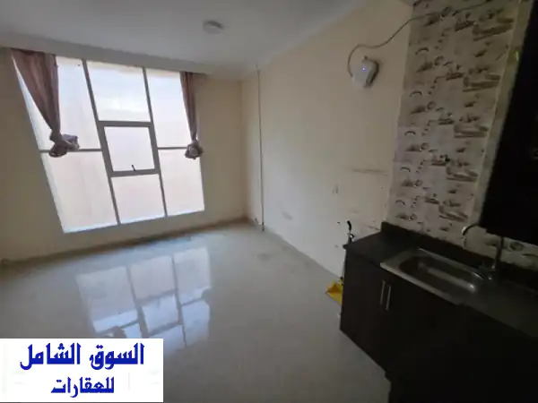 استوديو أرضي فخم للإيجار السنوي بالروضة - شارع...