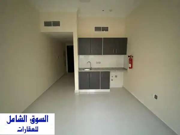 فرصة استثمارية ذهبية: بناية سكنية/تجارية للبيع في المويهات 3 عجمان - دخل إيجاري مضمون وموقع استراتيجي