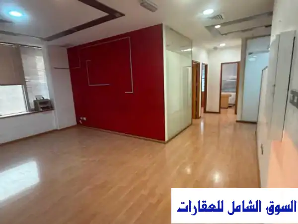 فرصة ذهبية: مكتب فاخر 180م2 للإيجار ببرج شرق – قلب...