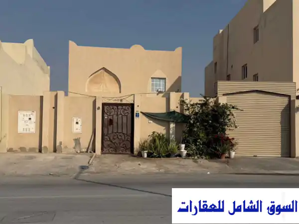 فرصة استثمارية ذهبية: فيلا مؤجرة للبيع بالخور...