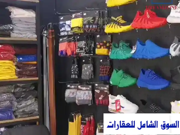 فرصة استثمارية ذهبية في عراد المحرق: محل ملابس رجالية وخياطة رياضية مجهز بالكامل ومربح للبيع!