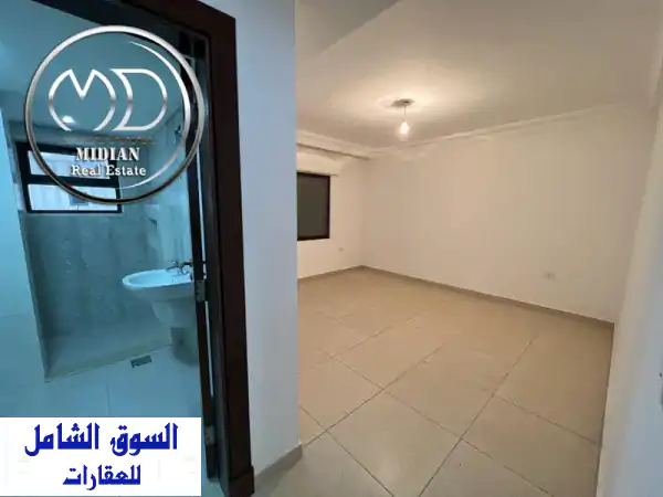 فرصة! شقة شبه أرضي فاخرة للإيجار بدير غبار | 350م + حديقة خاصة 150م | 4 ماستر