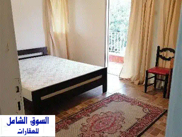 شقة مفروشة للإيجار في عين اللوك - مساحة 135 مترًا - 3 غرف نوم - 500$ شهريًا