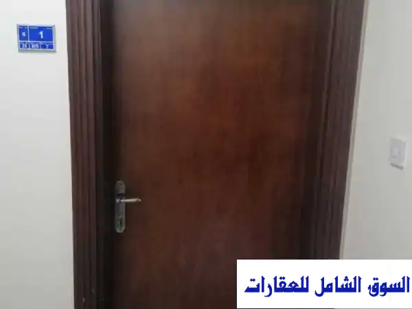 شقة مُريحة للإيجار في فريج كليب - الدوحة | غرفة...