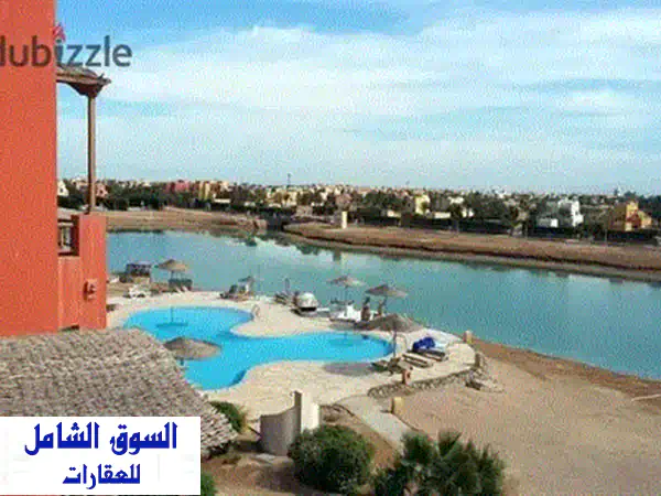 شقه للبيع 100 م بجاردن متشطب بالكامل علي اللاجون مباشره في الجونه من اوراسكوم ELGOUNA