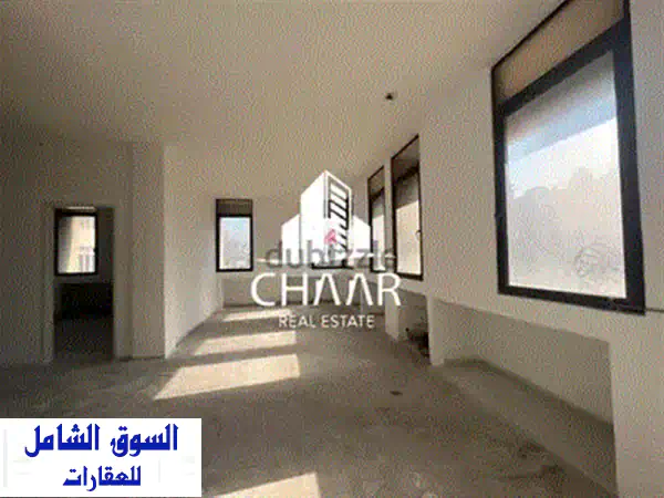 محل تجاري فاخر للبيع في المنصورية - تصميم خشبي مميز! (RA8303)