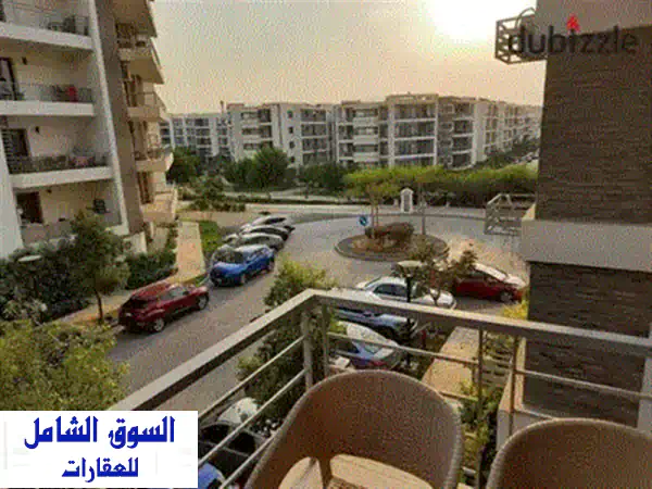 شقة بجاردن واسعة في كمبوند تاج سيتي - طريق السويس! فرصة ذهبية!