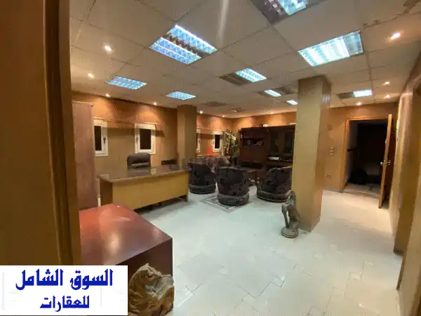 شقة إدارية فاخرة للإيجار في المهندسين - ميدان لبنان...