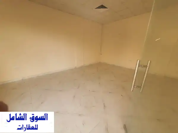 محل تجاري للإيجار السنوي في عجمان - كورنيش عجمان - موقع مميز!
