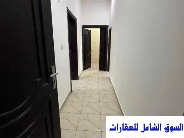 شقة واسعة للإيجار في أم صلال محمد - غرفتين نوم، 4000 ريال فقط!