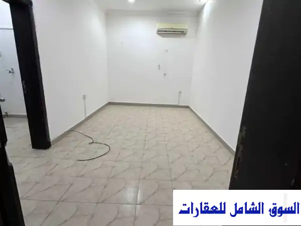 شقة واسعة للإيجار في أم صلال محمد - غرفتين نوم، 4000...