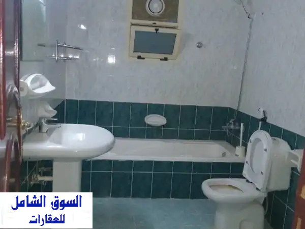 استوديو مفروش فاخر في العين - البطين | 2100 درهم شامل الخدمات!