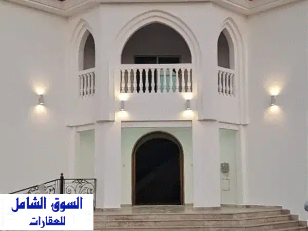 فيلا فاخرة للبيع في الطويه - مساحة أرض ضخمة! 9 غرف نوم!