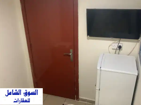 غرفة خاصة أنيقة في شقة راقية - كورنيش عجمان (850 درهم)