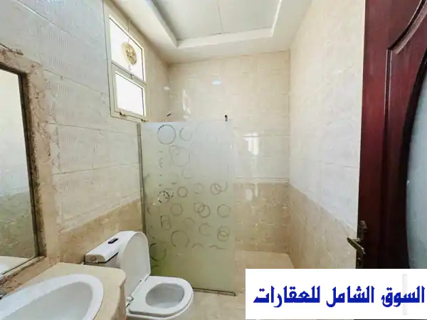 فيلا فاخرة للإيجار السنوي في الصاروج، العين - 5 غرف نوم، حوش خاص، وموقع متميز!