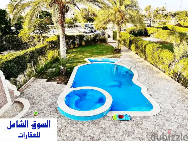 فيلا مارينا 5 الفاخرة: إطلالة خلابة على بحيرة خاصة!...