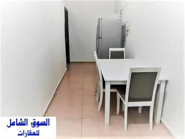 سكن شباب فاخر ومُريح في شارع خليفة - أبوظبي (عرب فقط)