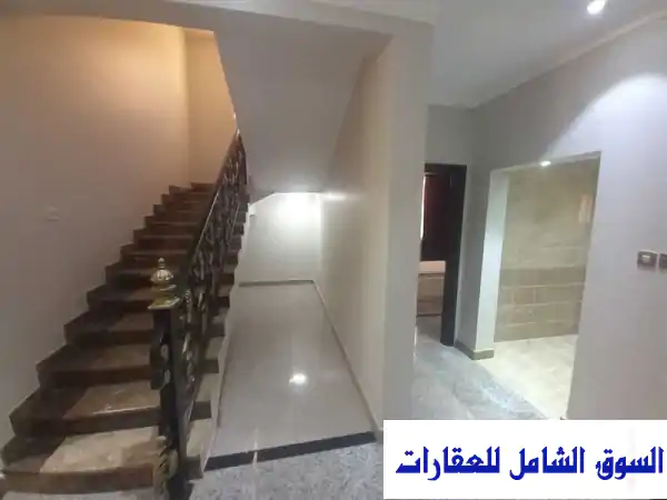 فيلا فاخرة للإيجار في الوكرة - 6 غرف نوم ماستر بالقرب من المستشفى!