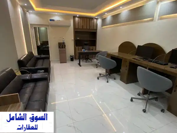 فرصة ذهبية! مكتب فاخر في بناية الماسة - شارع رئيسي...