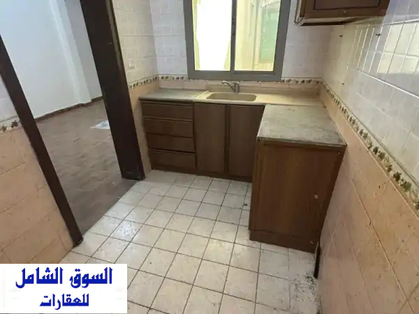 شقة تجارية وسكنية للإيجار في الرفاع الشرقي - موقع مميز بالقرب من الكونغ فو!