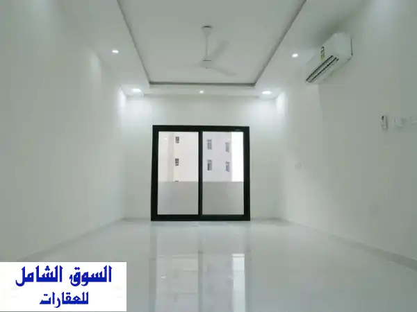شقق فاخرة للإيجار في بوشر | مساحة 120م²، 2 غرفة نوم، 3 حمامات، سعر مغرٍ!