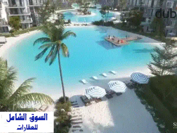 شاليه بحري فاخر 135م² في كمبوند أمواج الساحل الشمالي بسعر لا يقاوم!