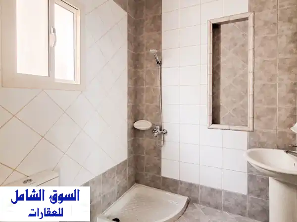 شقة مكتبية تجارية للإيجار في السنابس - موقع مميز وقريب من مركز المعارض!