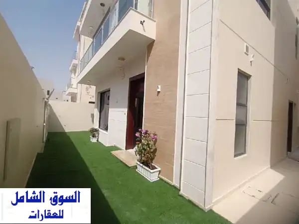 فيلا فاخرة للبيع في الزاهية - 6 غرف نوم، تشطيب...