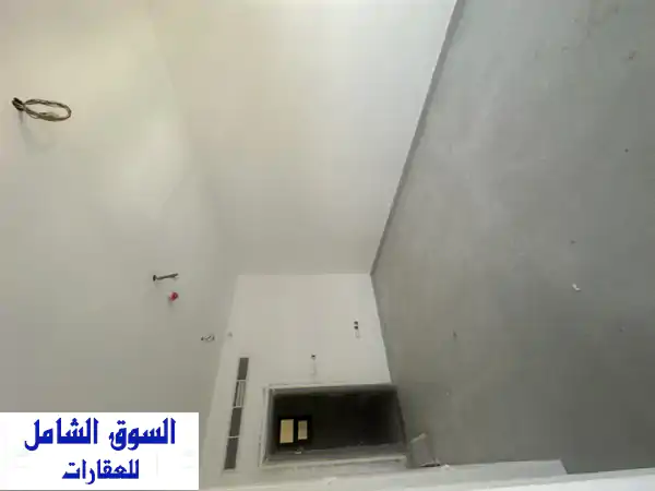 مبنى تجاري فاخر للإيجار في اليحر - فرصة ذهبية لأول ساكن!