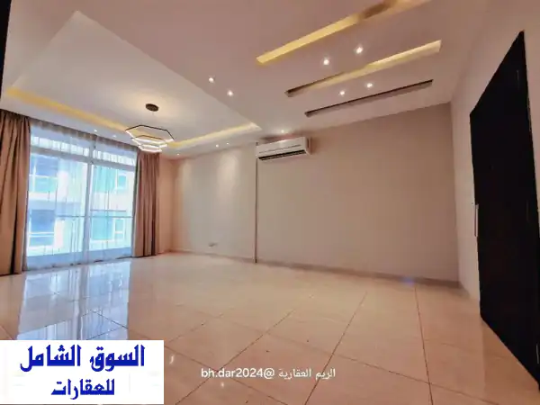 شقة فاخرة نصف مفروشة للإيجار في مدينة الحد - غرفتين نوم وحمامين وموقف سيارة!