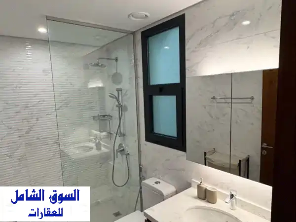 شقة فاخرة للإيجار في الموج - إطلالة ساحرة على البحيرة! 870 ريال عماني