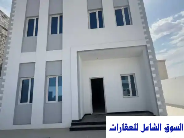 فيلا فاخرة للبيع في النعيجة - مساحة 450م²، 6 غرف ماستر!...