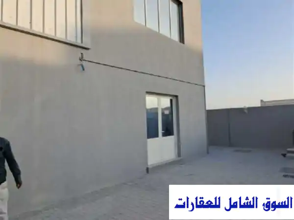 محلات تجارية ومخازن فاخرة للإيجار في الوكرة - مساحة 1000م² + ميزات رائعة!
