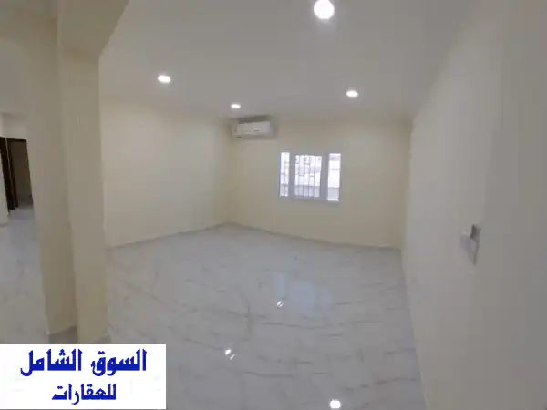 شقة للإيجار في معيذر للعائلات - 2 غرفة - 4000 ريال قطري...
